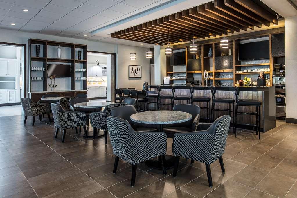Hyatt Place Delano Restaurant foto